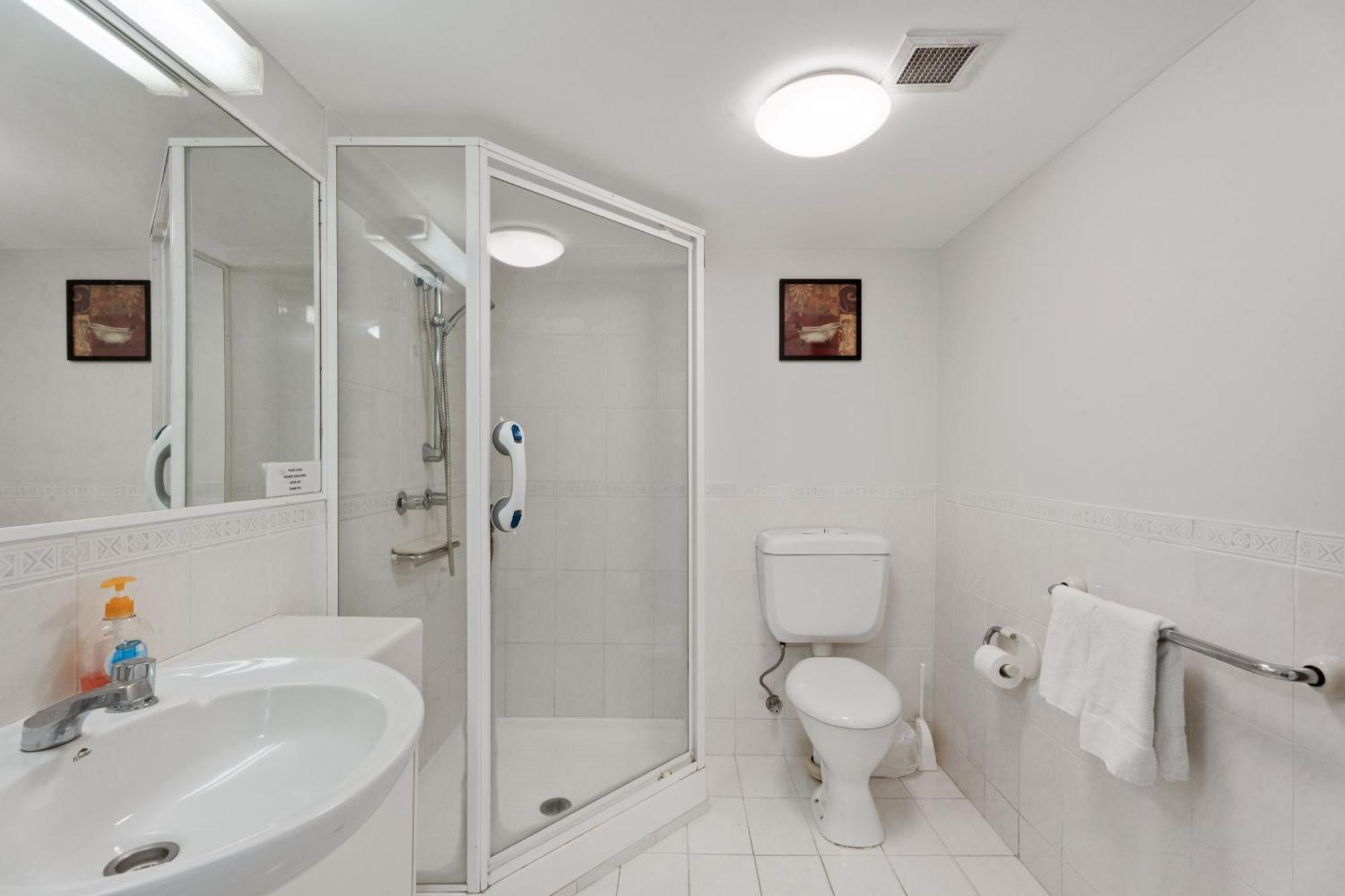 Charlton On The Esplanade Aparthotel 4*